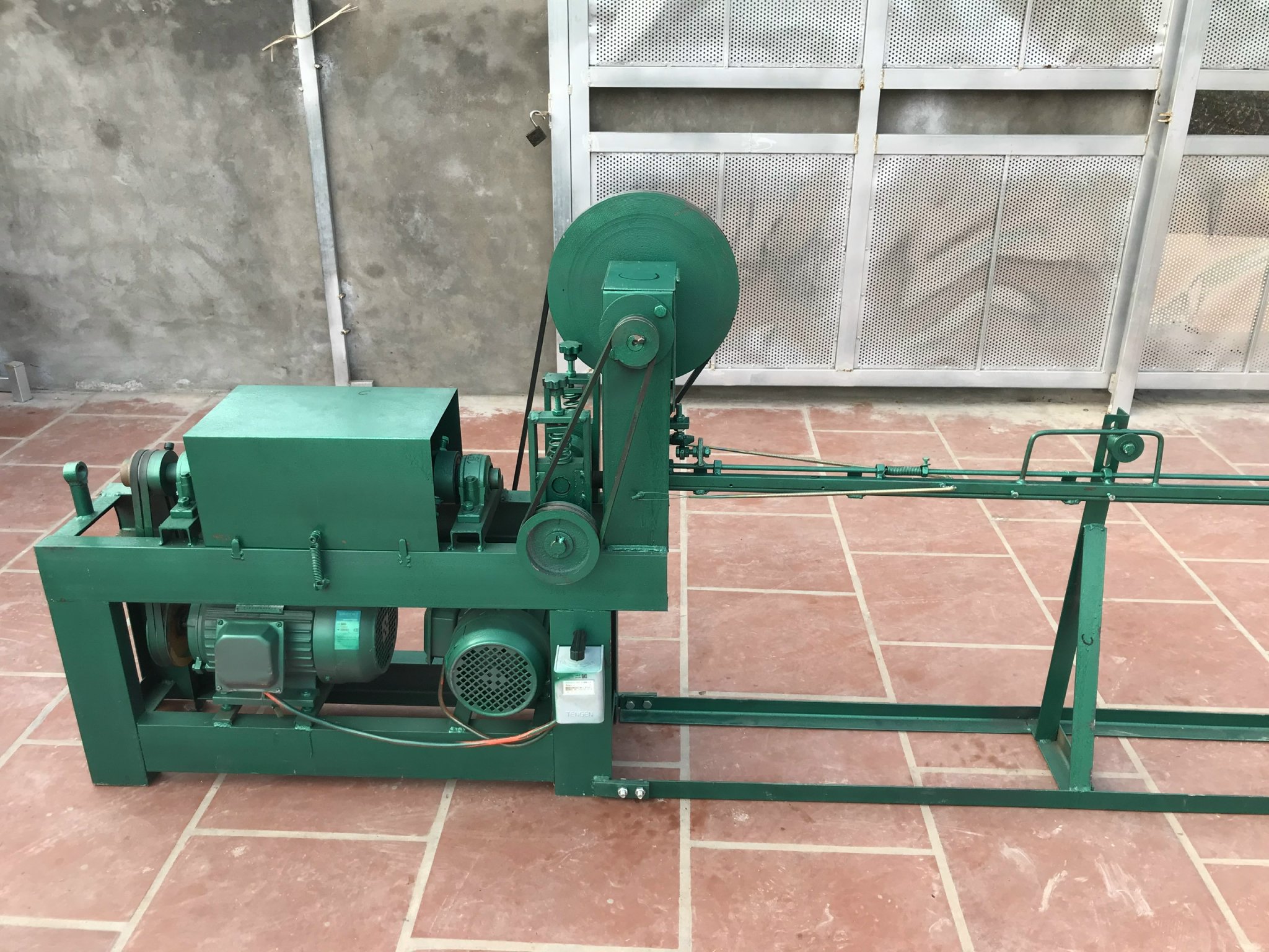 Máy-duỗi-cắt-tự-động-GT2 May duoi cat tu dong GT2