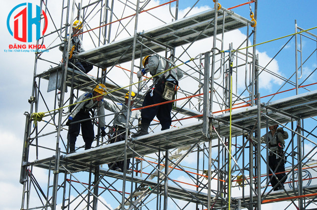 Đội Lắp Giàn Giáo - Dịch Vụ Lắp Đặt Giàn Giáo Chuyên Nghiệp doi thi cong gian giao