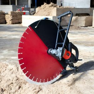 Máy cắt bê tông cầm tay Q620 – Giải pháp cắt bê tông mạnh mẽ May cat be tong cam tay Q620 tphcm