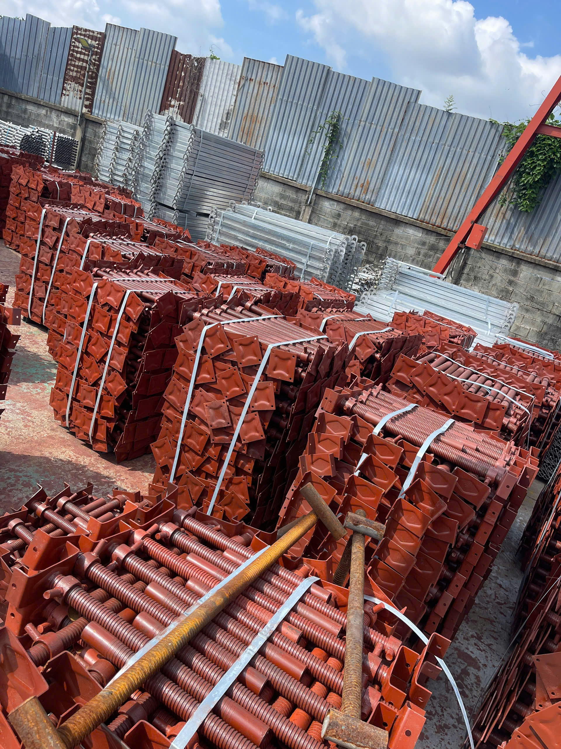 Thiết bị giàn giáo xây dựng